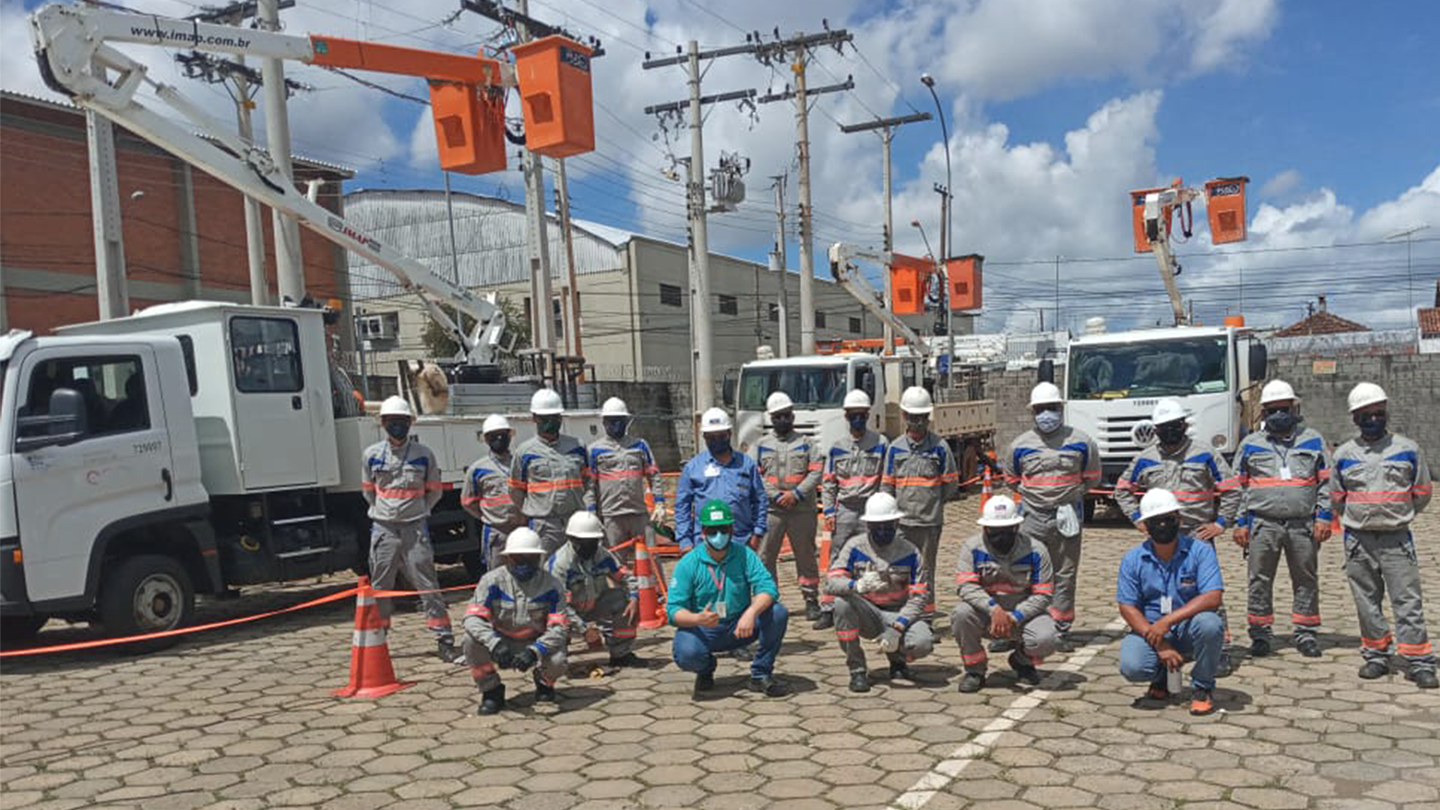 Read more about the article Base de Goiânia realiza atualização com eletricistas de linha viva